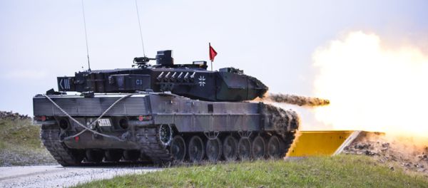German Bundeswehr Soldiers, fire at their target. - Sputnik International