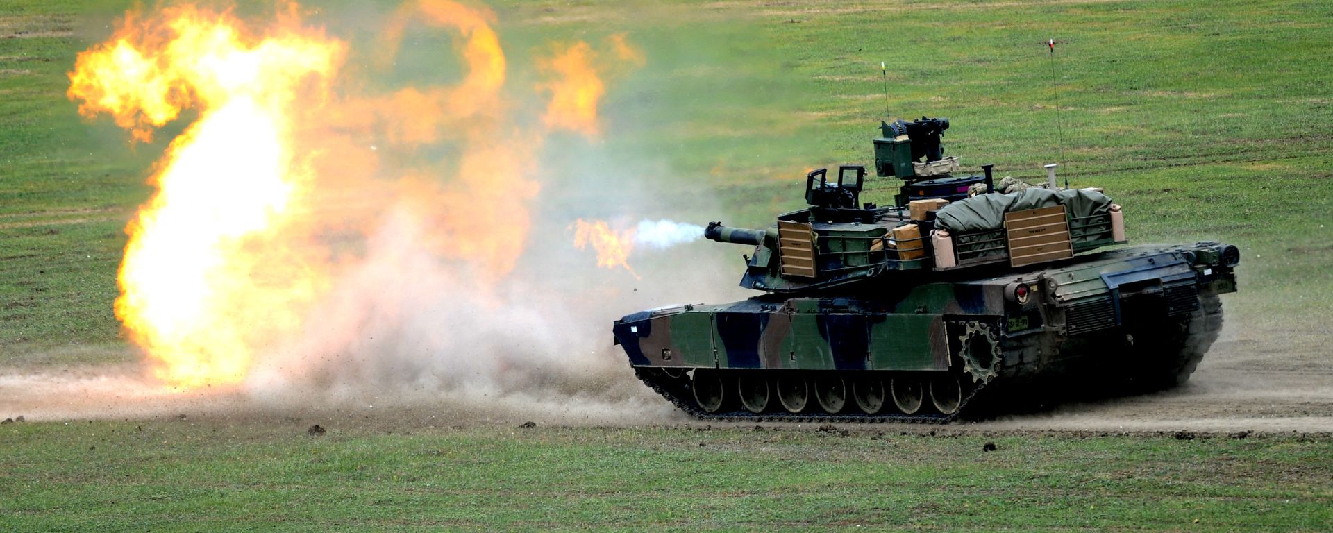 A US M1A2 Abrams tank fires during the Noble Partner 2016 joint military exercise at the Vaziani training area outside Tbilisi on May 18, 2016. A US M1A2 Abrams tank fires during the Noble Partner 2016 joint military exercise at the Vaziani training area outside Tbilisi on May 18, 2016. - Sputnik International, 1920, 28.09.2023