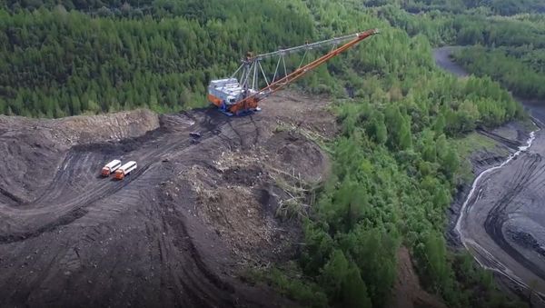 Massive Excavators In Action - Sputnik International