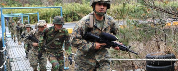 US and South Korean marines cross a bridge during mountain warfare drills in Pohang, about 370 km (230 miles) southeast of Seoul - Sputnik International