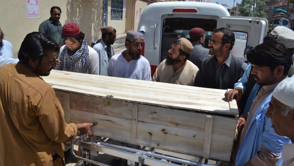 People stand near a coffin carrying a body one of the victims in a reportedly US drone strike in the Ahmad Wal area in Baluchistan province of Pakistan, at a local hospital in Quetta, Pakistan, Sunday, May 22, 2016. - Sputnik International