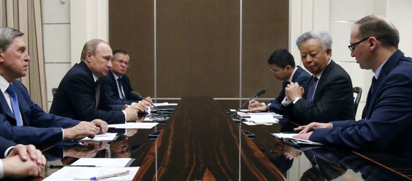 Russian President Vladimir Putin (2nd L) meets with Asian Infrastructure Investment Bank President Jin Liqun (2nd R) at the Bocharov Ruchei state residence in Sochi on May 18, 2016. Russian President Vladimir Putin (2nd L) meets with Asian Infrastructure Investment Bank President Jin Liqun (2nd R) at the Bocharov Ruchei state residence in Sochi on May 18, 2016. - Sputnik International