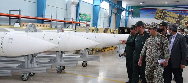 Iran's Defence Minister Hossein Dehqan (2nd L) pointing at an anti-missile system missiles of Sayyad-2 (Hunter 2), during the inauguration of it's production line in Tehran on November 9, 2013 - Sputnik International