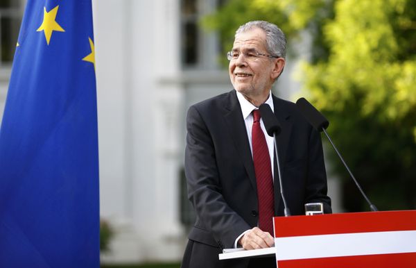 Left-wing independent candidate Alexander Van der Bellen smiles as he addresses the media after winning Austrian presidential election in Vienna, Austria, May 23, 2016 Left-wing independent candidate Alexander Van der Bellen smiles as he addresses the media after winning Austrian presidential election in Vienna, Austria, May 23, 2016 - Sputnik International