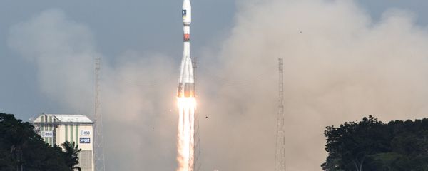 A picture taken on December 17, 2015 shows a Soyuz rocket blasting off from the European space centre at Kourou, French Guiana A picture taken on December 17, 2015 shows a Soyuz rocket blasting off from the European space centre at Kourou, French Guiana - Sputnik International