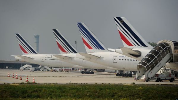 Air France planes are parked on the tarmac of Charles de Gaulle airport on September 24, 2014 in Roissy during an Air France pilots strike - Sputnik International