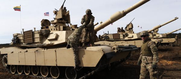 U.S. soldiers from the 2nd Battalion, 1st Brigade Combat Team, 3rd Infantry Division at the M1A2 Abrams battle tank during a military exercise at the Gaiziunu Training Range in Pabrade some 60km.(38 miles) north of the capital Vilnius, Lithuania - Sputnik International