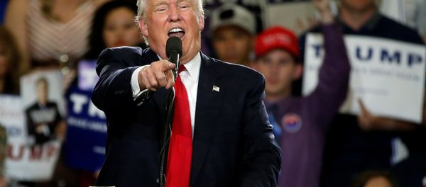Republican U.S. presidential candidate Donald Trump holds a rally with supporters in Albuquerque, New Mexico, U.S., May 24, 2016 - Sputnik International