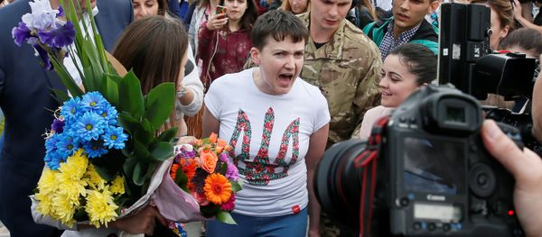 Ukrainian servicewoman Nadiya Savchenko talks to the media at Boryspil International airport outside Kiev, Ukraine, May 25, 2016 Ukrainian servicewoman Nadiya Savchenko talks to the media at Boryspil International airport outside Kiev, Ukraine, May 25, 2016 - Sputnik International