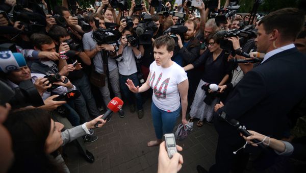 Ukrainian pilot Nadezhda Savchenko at Kiev airport Ukrainian pilot Nadezhda Savchenko at Kiev airport - Sputnik International
