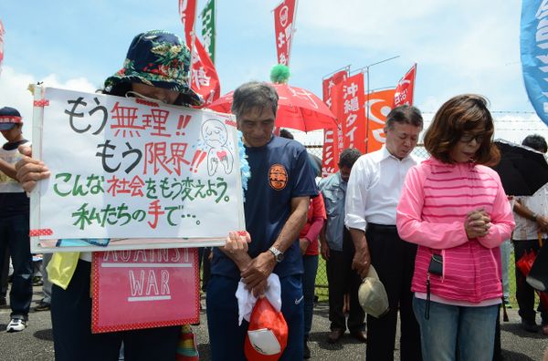 People offer a silent prayer in front of the US Kadena Air Base in Cyatan, Okinawa prefecture, to protest against the US military presence in Okinawa on May 21, 2016 People offer a silent prayer in front of the US Kadena Air Base in Cyatan, Okinawa prefecture, to protest against the US military presence in Okinawa on May 21, 2016 - Sputnik International