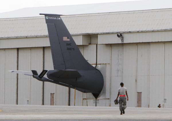 A ground crew member walks towards the tail of a U.S. Air Force KC-135 Stratotanker protruding from a hanger at Kadena Air Base on Japan's southwestern island of Okinawa (File) A ground crew member walks towards the tail of a U.S. Air Force KC-135 Stratotanker protruding from a hanger at Kadena Air Base on Japan's southwestern island of Okinawa (File) - Sputnik International