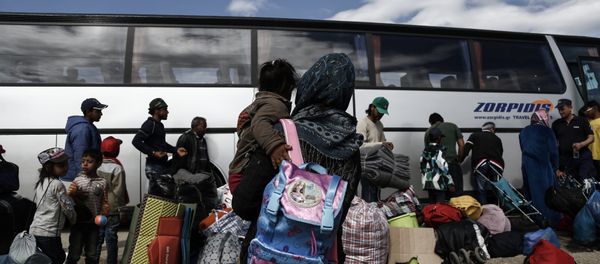 Refugees stand near a bus as they wait to be transferred to a hospitality centre during a police operation at a refugee camp at the border between Greece and Former Yugoslav Republic of Macedonia (FYROM), near the village of Idomeni, northern Greece,on May 25, 2016 Refugees stand near a bus as they wait to be transferred to a hospitality centre during a police operation at a refugee camp at the border between Greece and Former Yugoslav Republic of Macedonia (FYROM), near the village of Idomeni, northern Greece,on May 25, 2016 - Sputnik International