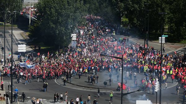 People demonstrate in Le Havre northwestern France, on May 26, 2016 to protest against the government's proposed labour reforms People demonstrate in Le Havre northwestern France, on May 26, 2016 to protest against the government's proposed labour reforms - Sputnik International
