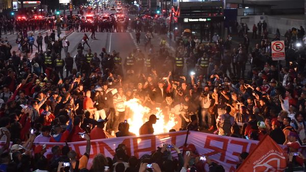 Supporters of the government of Brazilian suspended President Dilma Rousseff protest against her upcoming impeachment trial in Sao Paulo, Brazil, on May 12, 2016 - Sputnik International