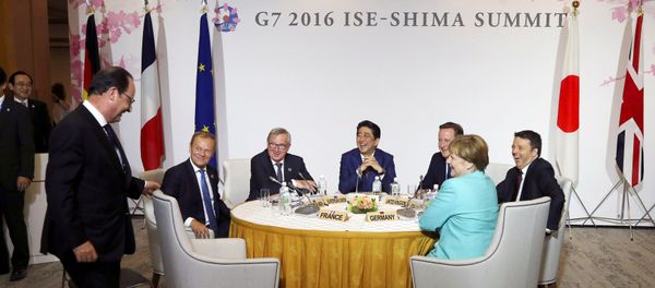 (L-R) French President Francois Hollande, European Council President Donald Tusk, European Commission President Jean-Claude Juncker, Japanese Prime Minister Shinzo Abe, Britain's Prime Minister David Cameron, German Chancellor Angela Merkel and Italian Prime Minister Matteo Renzi share a light moment as they gather for Japan EU EPA/FTA meeting at the summit of the leaders of the Group of Seven (G7) industrialized nations in Shima, central Japan, May 26, 2016 (L-R) French President Francois Hollande, European Council President Donald Tusk, European Commission President Jean-Claude Juncker, Japanese Prime Minister Shinzo Abe, Britain's Prime Minister David Cameron, German Chancellor Angela Merkel and Italian Prime Minister Matteo Renzi share a light moment as they gather for Japan EU EPA/FTA meeting at the summit of the leaders of the Group of Seven (G7) industrialized nations in Shima, central Japan, May 26, 2016 - Sputnik International