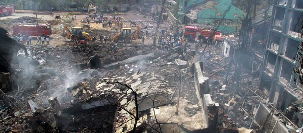 Indian rescue teams gather at the site of an explosion and fire that destroyed a chemical plant in Mumbai on May 26, 2016 Indian rescue teams gather at the site of an explosion and fire that destroyed a chemical plant in Mumbai on May 26, 2016 - Sputnik International