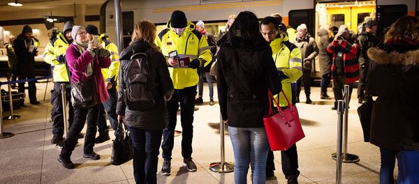 Security checks travellers IDs on January 4, 2016 at the train station in Kastrup (Denmark), the last stop before Sweden Security checks travellers IDs on January 4, 2016 at the train station in Kastrup (Denmark), the last stop before Sweden - Sputnik International
