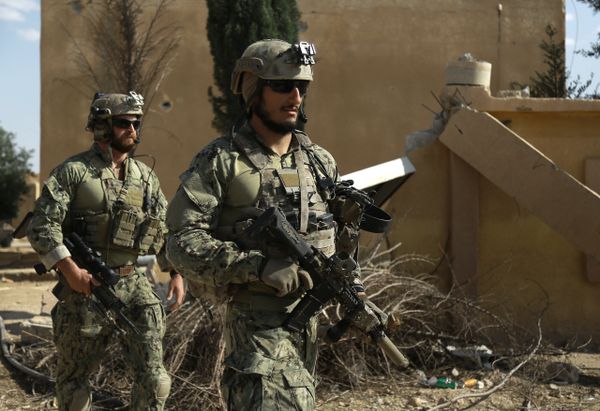 Armed men in uniform identified by Syrian Democratic forces as US special operations forces walk in the village of Fatisah in the northern Syrian province of Raqa on May 25, 2016 Armed men in uniform identified by Syrian Democratic forces as US special operations forces walk in the village of Fatisah in the northern Syrian province of Raqa on May 25, 2016 - Sputnik International