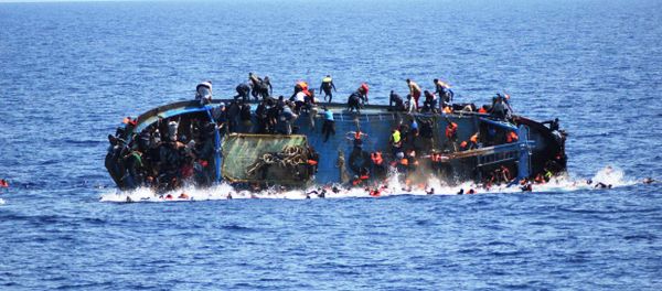 Migrants are seen on a capsizing boat before a rescue operation by Italian navy ships Bettica and Bergamini off the coast of Libya in this handout picture released by the Italian Marina Militare on May 25, 2016. Migrants are seen on a capsizing boat before a rescue operation by Italian navy ships Bettica and Bergamini off the coast of Libya in this handout picture released by the Italian Marina Militare on May 25, 2016. - Sputnik International