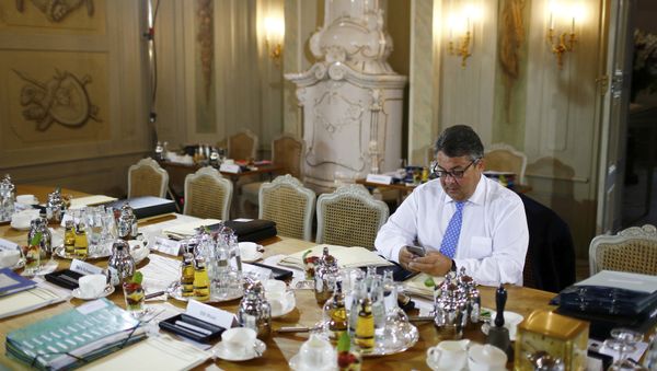 German Economy Minister Sigmar Gabriel checks his phone before a cabinet meeting at the German government guesthouse Meseberg Palace, Germany, May 25, 2016 German Economy Minister Sigmar Gabriel checks his phone before a cabinet meeting at the German government guesthouse Meseberg Palace, Germany, May 25, 2016 - Sputnik International