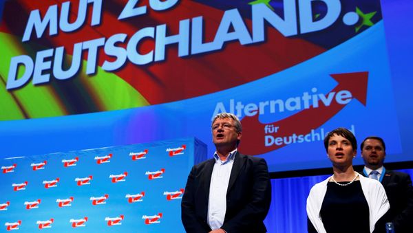 Frauke Petry, chairwoman of the anti-immigration party Alternative for Germany (AfD), and AfD leader Joerg Meuthen sing at the end of the second day of the AfD congress in Stuttgart, Germany, May 1, 2016. - Sputnik International