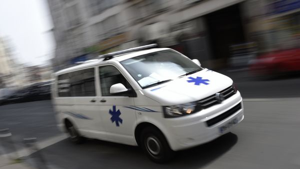 An ambulance drives down a street in Paris (File) - Sputnik International