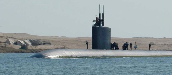 The attack submarine USS Alexandria (SSN-757) passes through the Suez Canal by the Egyptian city of Ismailia, 100 kilometers northeast of Cairo, 26 October 2006 on its way to the Mediterranean Sea from the Gulf - Sputnik International