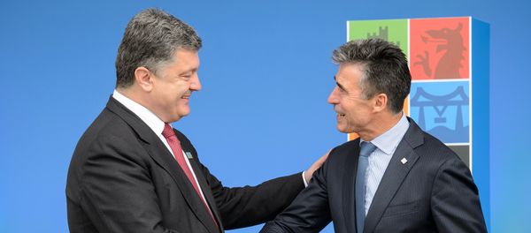 Former NATO Secretary General Anders Fogh Rasmussen and Ukrainian President Petro Poroshenko Former NATO Secretary General Anders Fogh Rasmussen and Ukrainian President Petro Poroshenko - Sputnik International