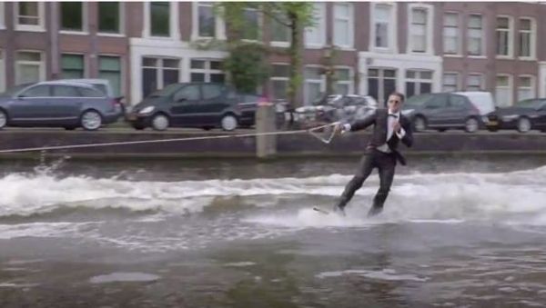 WAKEBOARDING AMSTERDAM IN A TUXEDO - Sputnik International