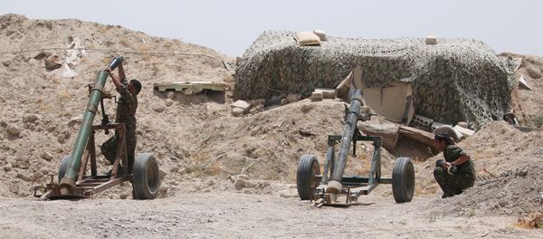 Fighters of the Syria Democratic Forces prepare to fire a mortar shell towards positions held by Islamic State fighters in northern province of Raqqa, Syria May 27, 2016 Fighters of the Syria Democratic Forces prepare to fire a mortar shell towards positions held by Islamic State fighters in northern province of Raqqa, Syria May 27, 2016 - Sputnik International