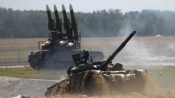 A T-90 tank at the second international forum Engineering Technologies 2012, in Zhukovsky near Moscow. - Sputnik International