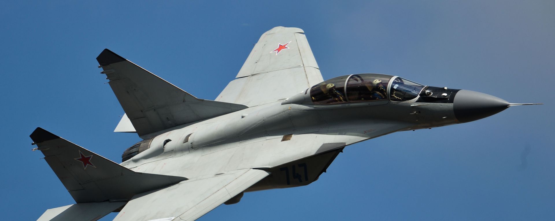 An MiG-35 jet performs a demo flight at the MAKS 2015 International Aviation and Space Salon in Zhukovsky outside Moscow. An MiG-35 jet performs a demo flight at the MAKS 2015 International Aviation and Space Salon in Zhukovsky outside Moscow. - Sputnik International, 1920, 12.08.2023
