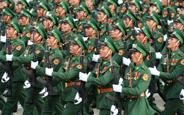 Soldiers parade in front of the mausoleum of late president Ho Chi Minh, founder of today's communist Vietnam, as the communist regime celebrates its 70th anniversary in Hanoi on September 2, 2015. - Sputnik International
