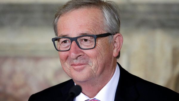 European Commission President Jean-Claude Juncker looks on during a meeting at the Capitol Hill in Rome, Italy, May 5, 2016. European Commission President Jean-Claude Juncker looks on during a meeting at the Capitol Hill in Rome, Italy, May 5, 2016. - Sputnik International