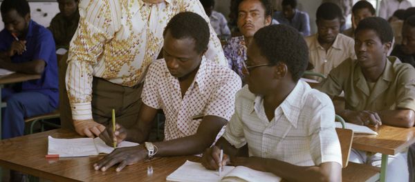 A soviet teacher conducts an electronics lesson in a car-repair training unit in Lobito. A soviet teacher conducts an electronics lesson in a car-repair training unit in Lobito. - Sputnik International