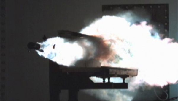 Particle debris ignites as a test slug exits the Office of Naval Research (ONR) 32 MJ (megajoules) Electromagnetic Railgun (EMRG) laboratory launcher located at the Naval Surface Warfare Center Dahlgren Division (NSWCDD) - Sputnik International