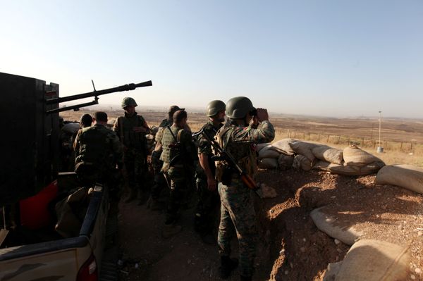 Kurdish Peshmerga forces keep watch in a village east of Mosul, Iraq, May 29, 2016. Kurdish Peshmerga forces keep watch in a village east of Mosul, Iraq, May 29, 2016. - Sputnik International