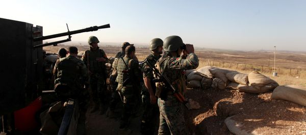 Kurdish Peshmerga forces keep watch in a village east of Mosul, Iraq, May 29, 2016. Kurdish Peshmerga forces keep watch in a village east of Mosul, Iraq, May 29, 2016. - Sputnik International