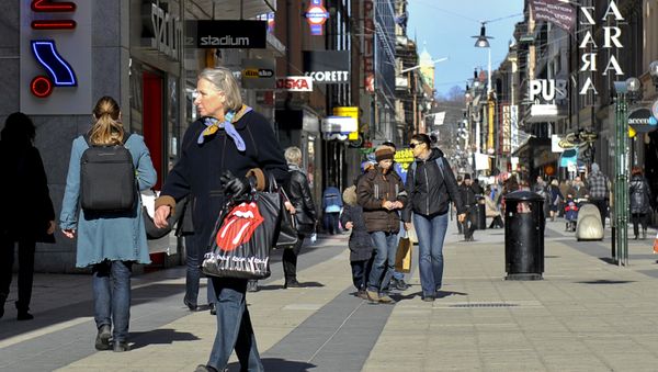 People walking on Drottninggatan Street in central Stockholm - Sputnik International