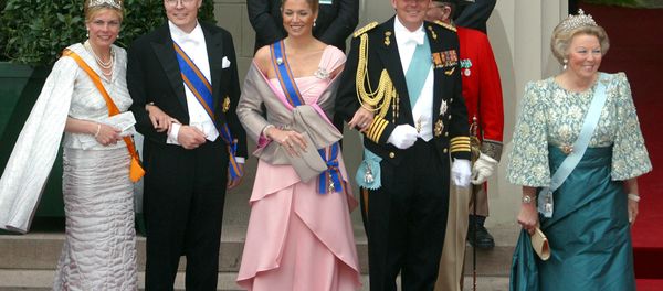 Members of the Dutch royal family, left, to right, Princess Laurentien, Prince Constantijn, Princess Maxima, Crown Prince Willem Alexander, and Queen Beatrix. - Sputnik International