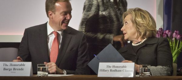 Norway's Minister of Foreign Affairs Borge Brende, left, and former US Secretary of State Hillary Rodham Clinton, confer during the Cookstoves Future summit, Friday Nov. 21, 2014 in New York. Norway's Minister of Foreign Affairs Borge Brende, left, and former US Secretary of State Hillary Rodham Clinton, confer during the Cookstoves Future summit, Friday Nov. 21, 2014 in New York. - Sputnik International