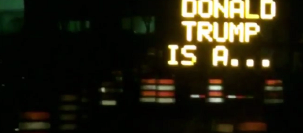 Texas construction Signs Hacked to Endorse Bernie, Call Trump a Shape Shifting Lizard Texas construction Signs Hacked to Endorse Bernie, Call Trump a Shape Shifting Lizard - Sputnik International