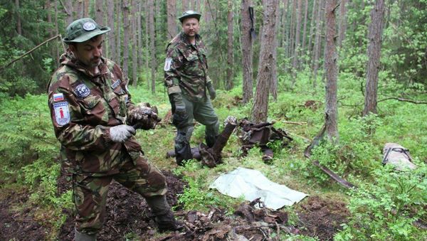 Participants of the Gogland expedition on Bolshoy Tyuters Island, Leningrad Region - Sputnik International
