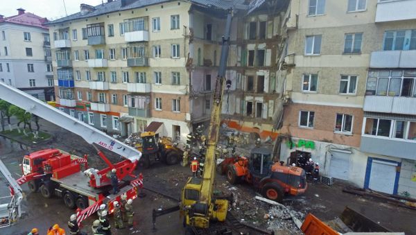 Rescuers finish cleanup at residential building entrance lobby collapse site in Mezhdurechensk - Sputnik International
