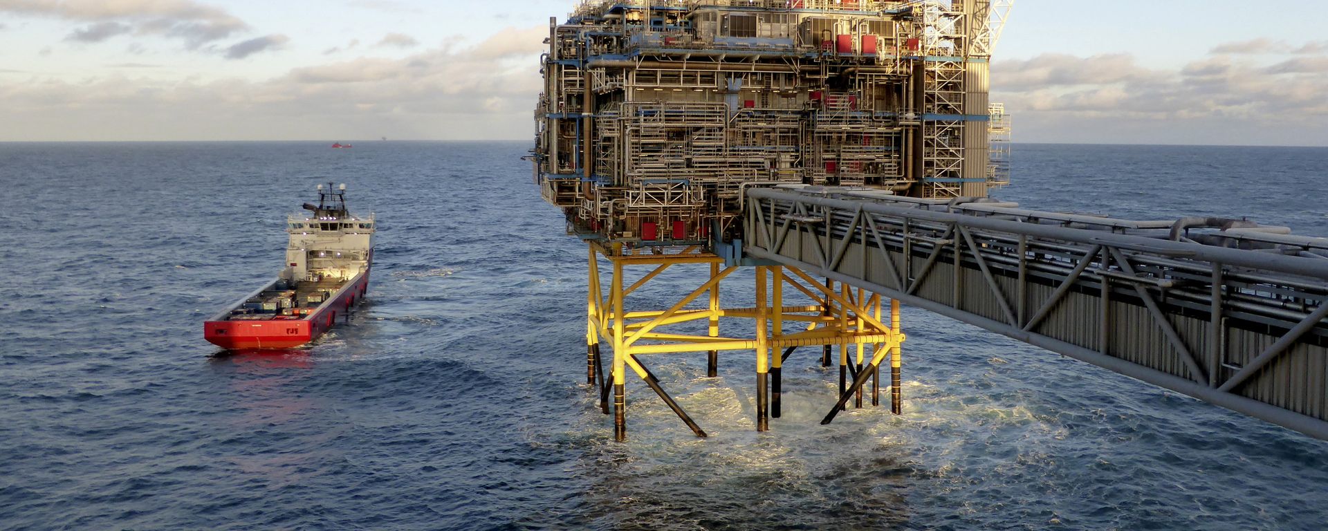 Oil and gas company Statoil gas processing and CO2 removal platform Sleipner T is pictured in the offshore near the Stavanger, Norway, February 11, 2016 Oil and gas company Statoil gas processing and CO2 removal platform Sleipner T is pictured in the offshore near the Stavanger, Norway, February 11, 2016 - Sputnik International, 1920, 28.01.2022