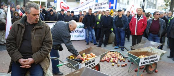 Polish farmers and horticulturists protest in Warsaw Polish farmers and horticulturists protest in Warsaw - Sputnik International