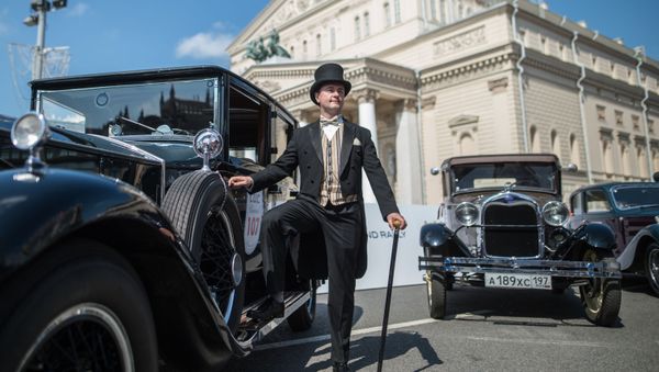 Down the Memory Lane: A Classic Car Parade in Moscow - Sputnik International