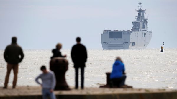 The Mistral-class helicopter carrier Gamal Abdel Nasser (ex-Vladivostok) leaves the STX Les Chantiers de l'Atlantique shipyard site in Saint-Nazaire, western France, May 6, 2016 - Sputnik International