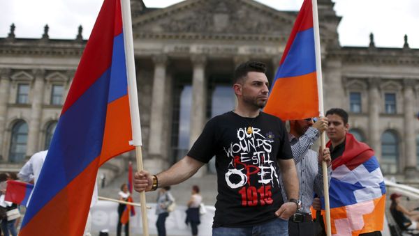 Supporters holds Armenian flags in front of the Reichstag, the seat of the lower house of parliament Bundestag in Berlin, Germany, June 2, 2016 Supporters holds Armenian flags in front of the Reichstag, the seat of the lower house of parliament Bundestag in Berlin, Germany, June 2, 2016 - Sputnik International